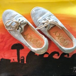 Comfy blue beach style shoes!!